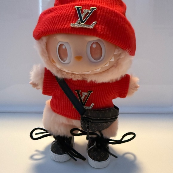 Labubu outfit with sneakers and pouch (no doll) - Picture 1 of 6
